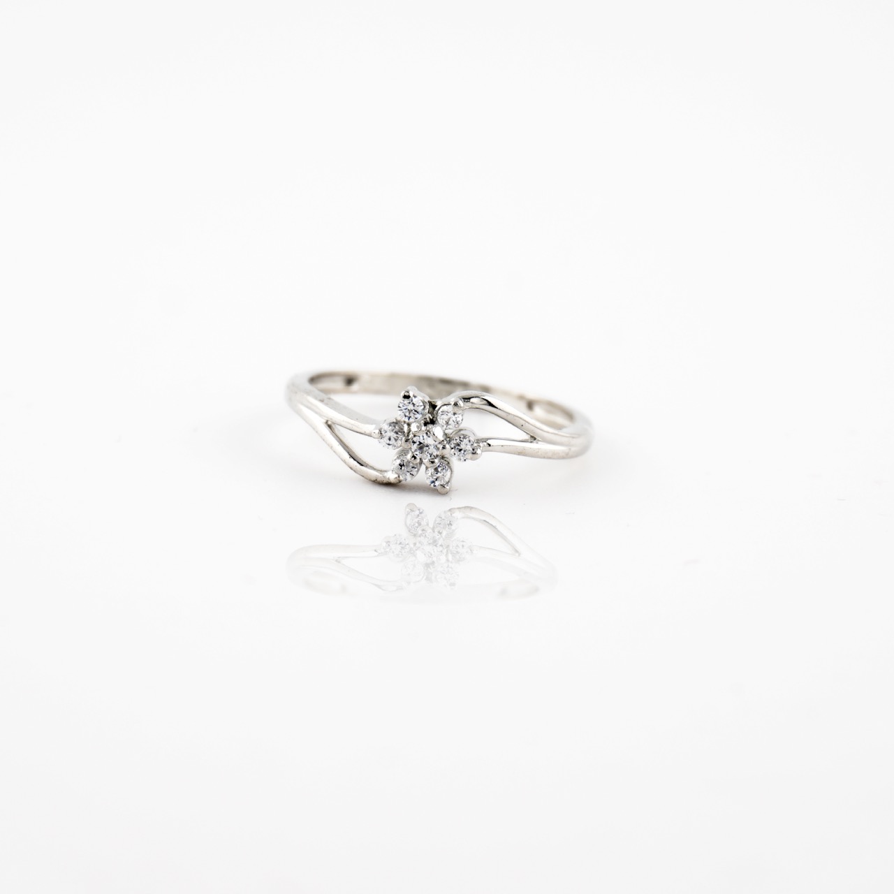 Maristella Vine Ring